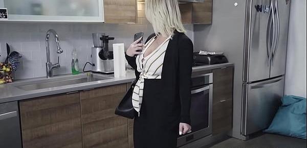  Doing his chores is not that hard for Johnny especially when his busty stepmom Quinn Waters gives him a blowjob reward.